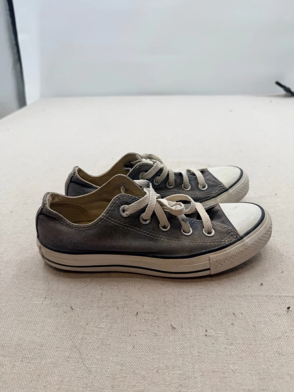 Converse  Low Top Sneakers in Gray and White
